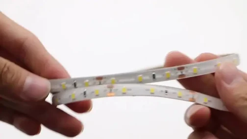⁦شريط إضاءة ليد أبيض بالمتر - Bande lumineuse Led 12V DC Blanc froid 60 diodes/m Flexible par mètre⁩ - الصورة ⁦2⁩